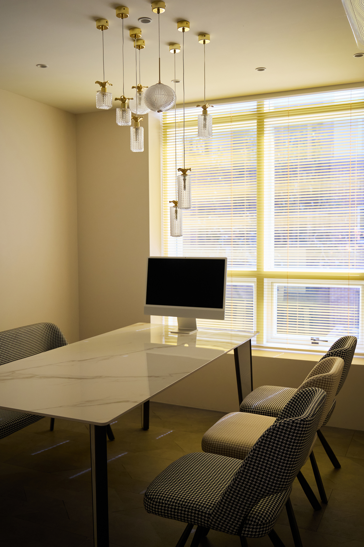 ���϶� ���� �繫�� �� ���� ����